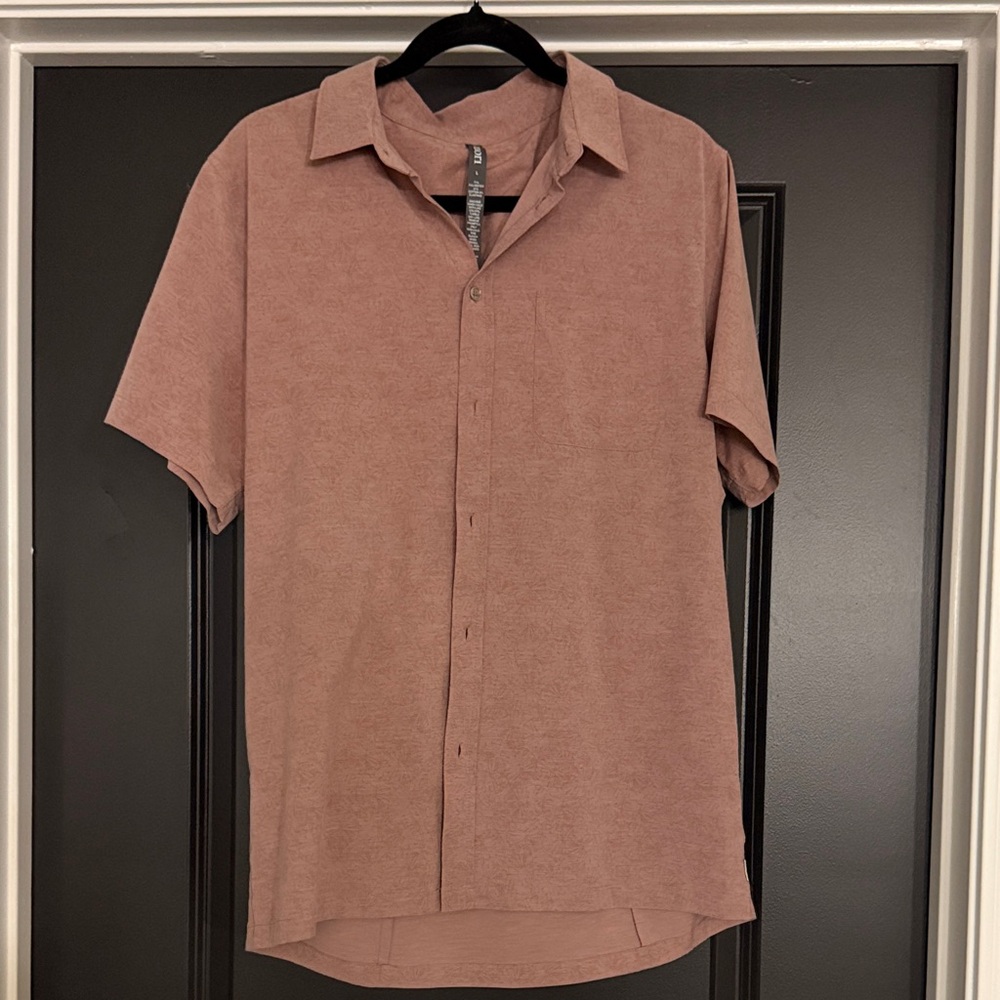 Vuori Men's Short Sleeve Button-Down Shirt in Dusty Rose